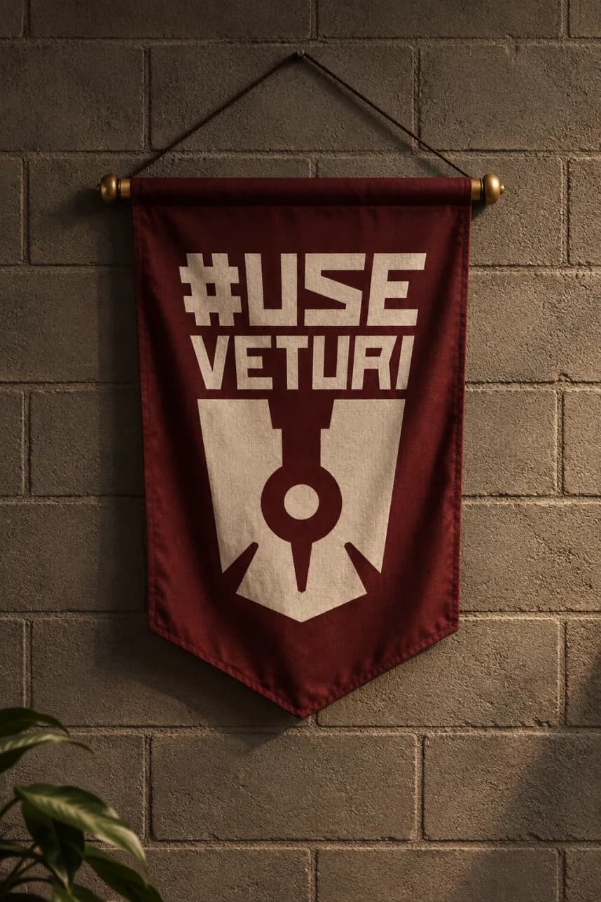 Flâmula bordô com o emblema da Veturi